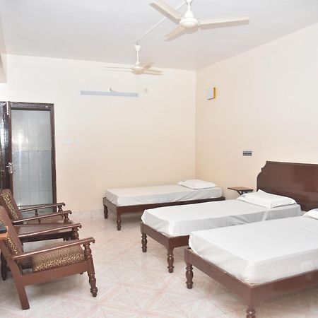 Arihanth Deluxe Lodge 시모가 외부 사진