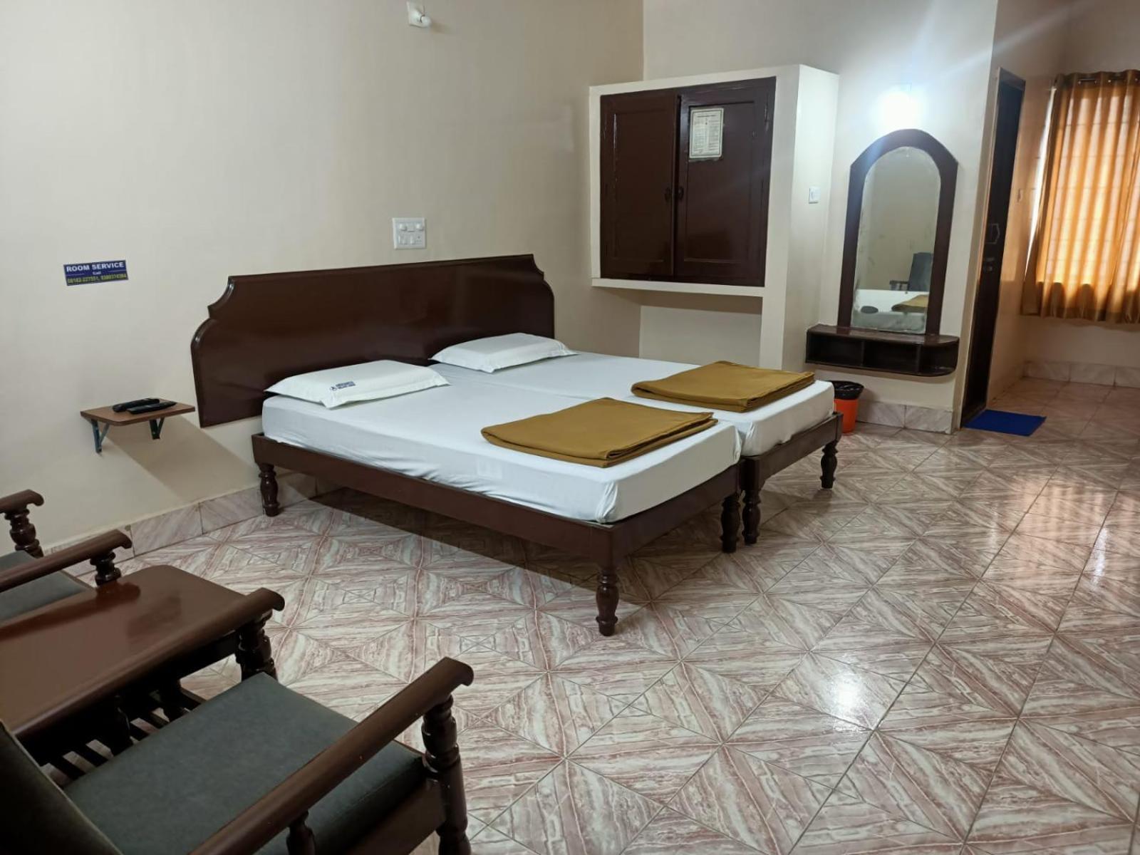 Arihanth Deluxe Lodge 시모가 외부 사진