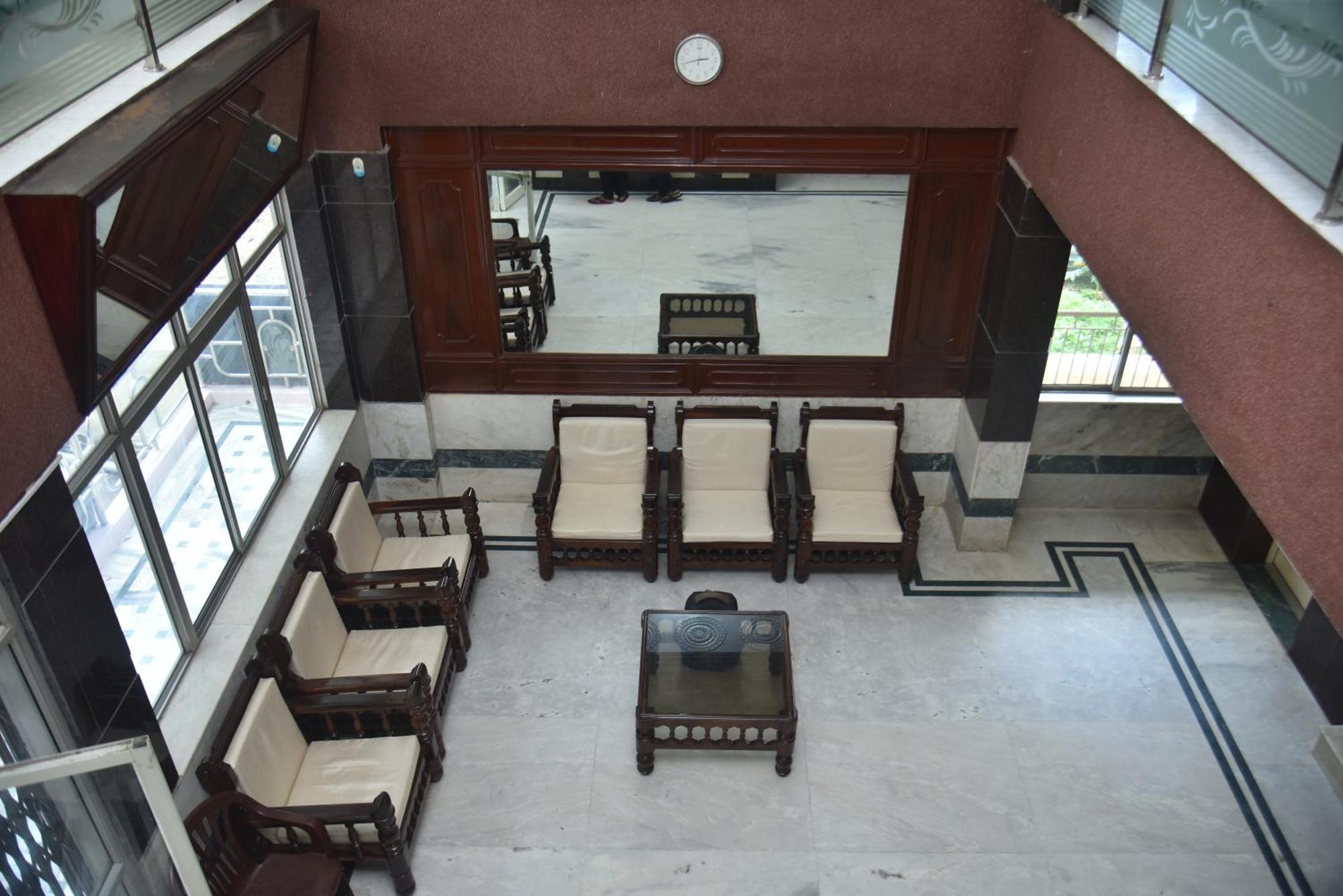 Arihanth Deluxe Lodge 시모가 외부 사진