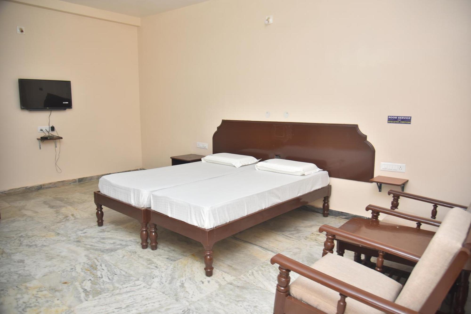 Arihanth Deluxe Lodge 시모가 외부 사진