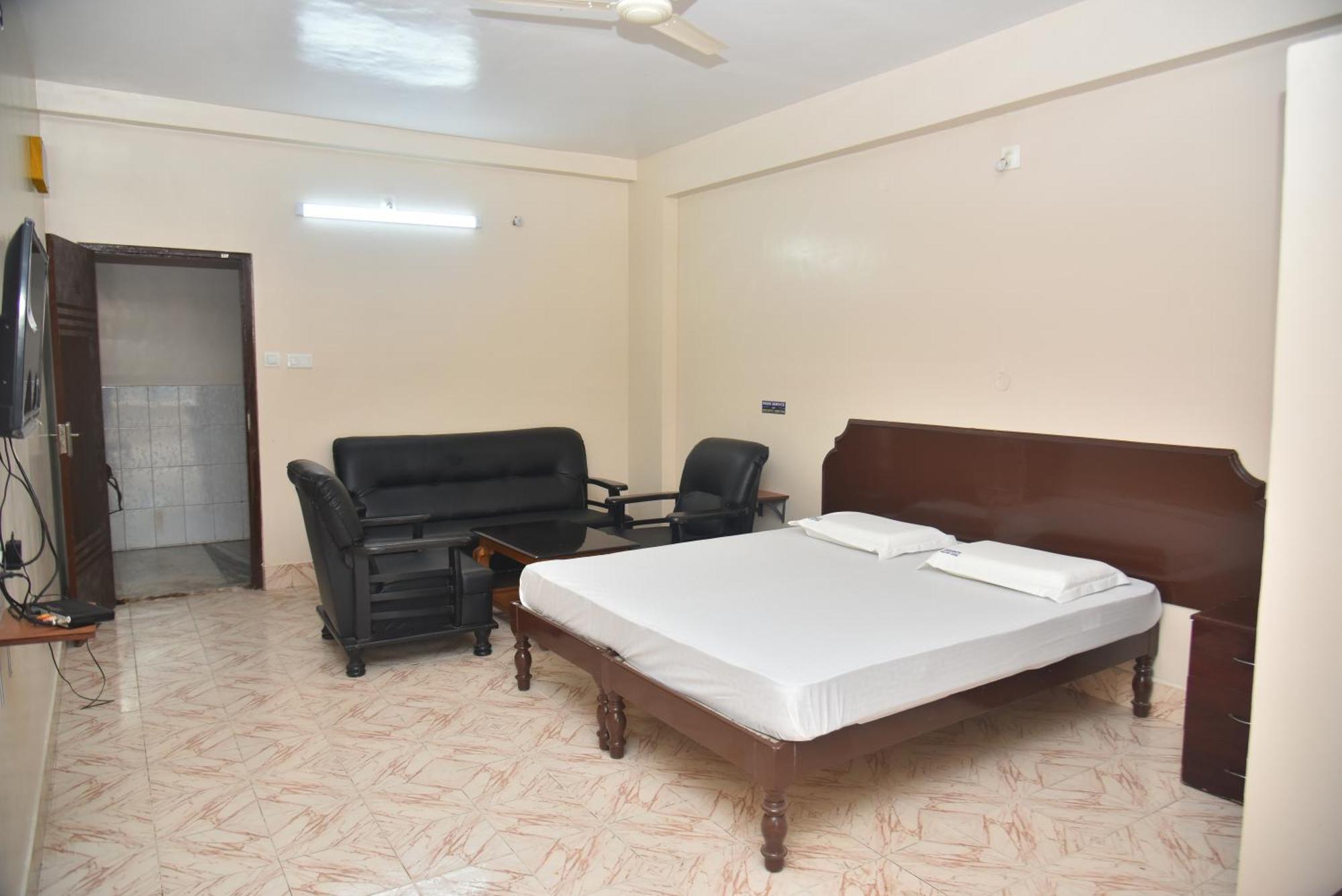 Arihanth Deluxe Lodge 시모가 외부 사진